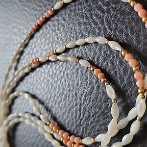 VTG Elegant White and Peach Beaded Necklace with Gold Accents - Women Jewelry